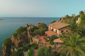 Villa Faraglioni fronte spiaggia